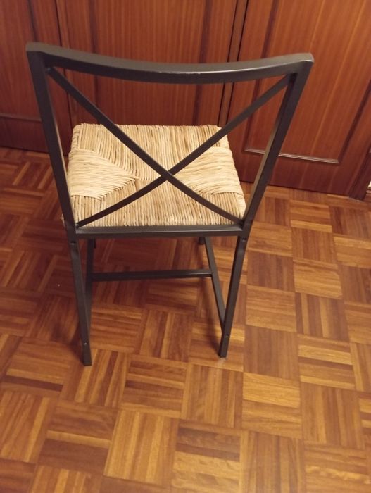 Vendo 4 cadeiras iguais