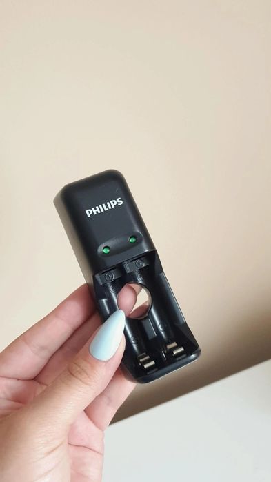 Nowy adapter ładowarka do baterii czarna Philips uniwersalna
