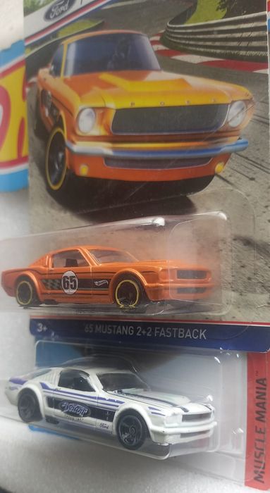 Conjunto 2 , 65 Mustang 2 + 2 fastback hot wheels