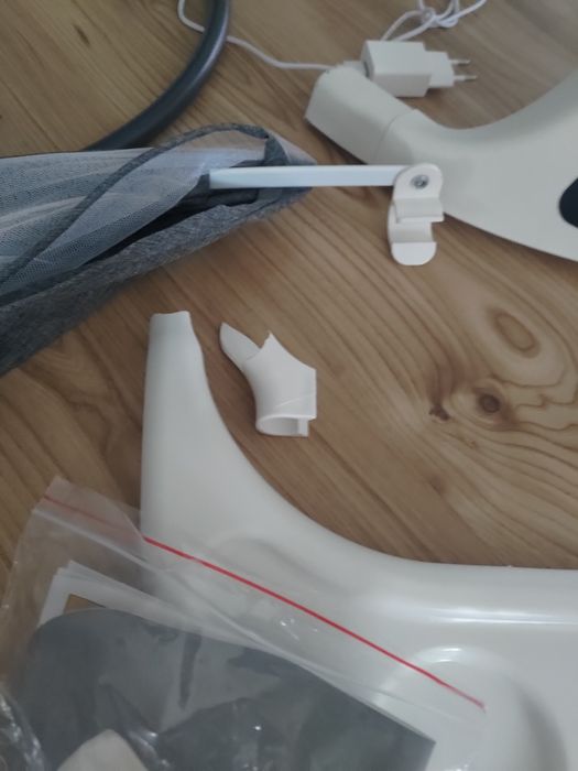 Elektryczna huśtawka dla niemowląt Bluetooth z tacą i moskitierą szara
