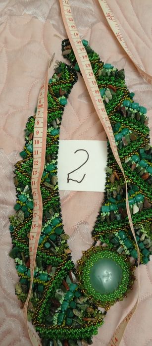 Украшения,колье и брошь.