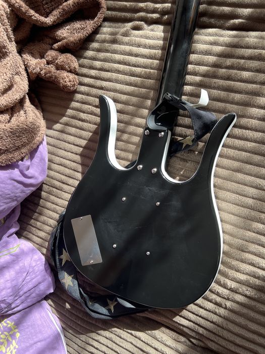 Gitara basowa Longthorn Danelectro 58 bass black czarny z paskiem