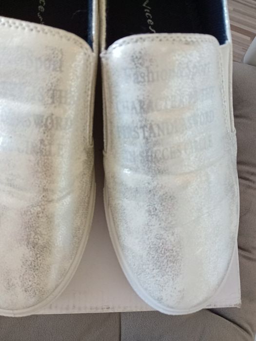 Buty sportowe  na koturnie rozm.39