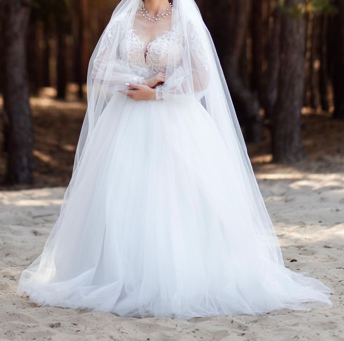 Ніжна весільна сукня