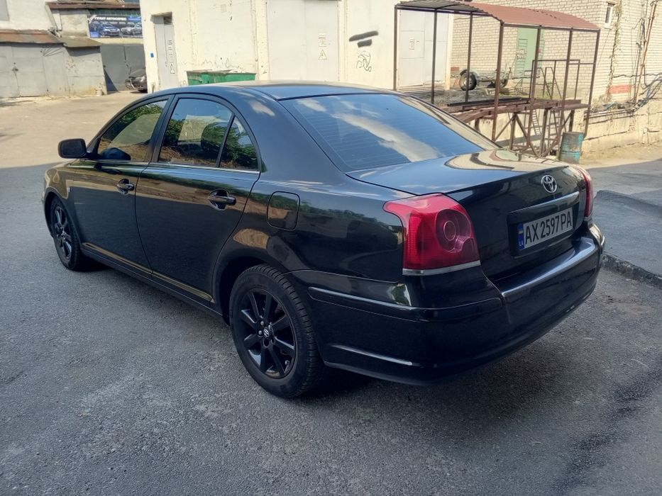 Продам Авенсис 2004год.