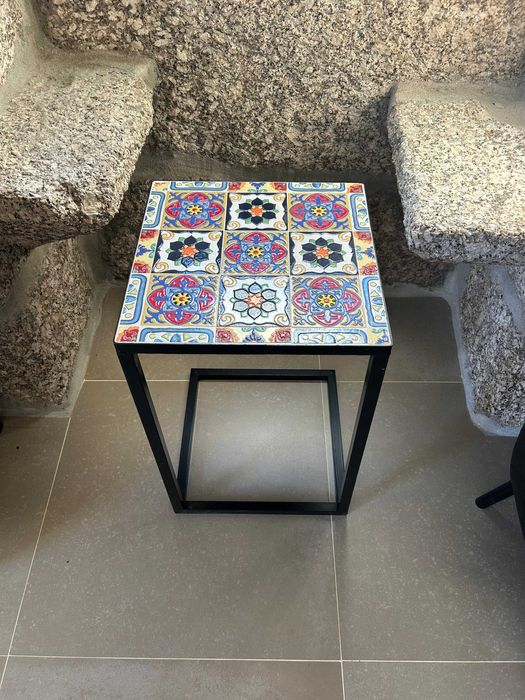 Vendo mesa de apoio floral 36x36x56 Ferro/azulejo