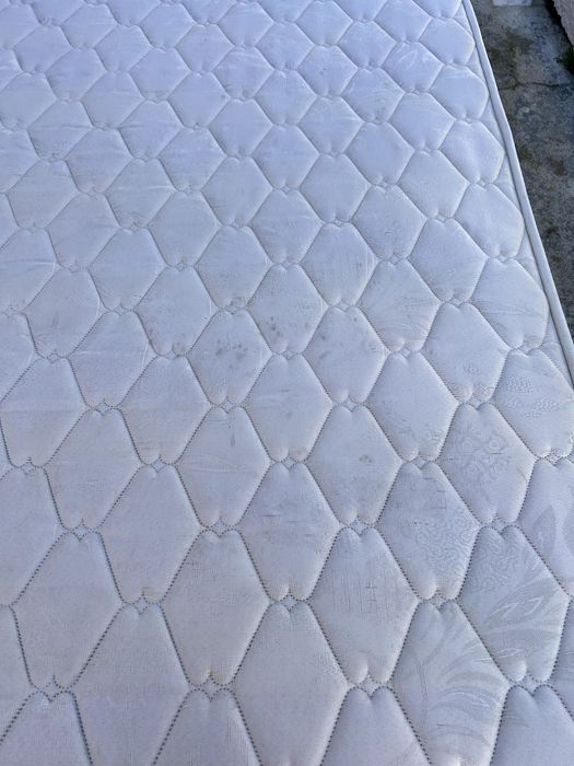 Colchão 140x190 cm + Estrado