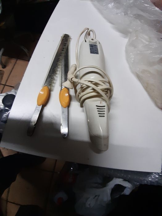 Faca elétrica a funcionar muito bem