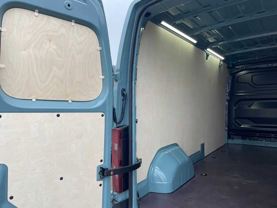 Zabudowa samochodu auta dostawczego Renault Master L3H2