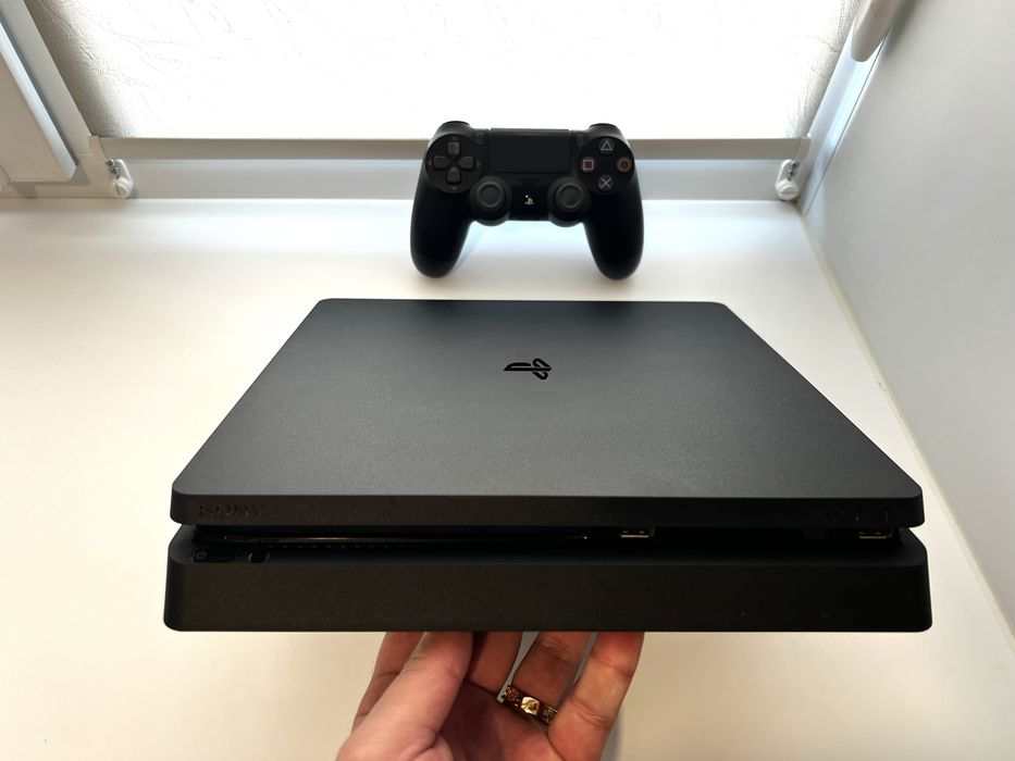 PS4 Slim  памʼять 500  Гб з підпискою на 12 місяців Deluxe 500 повноціних ігор