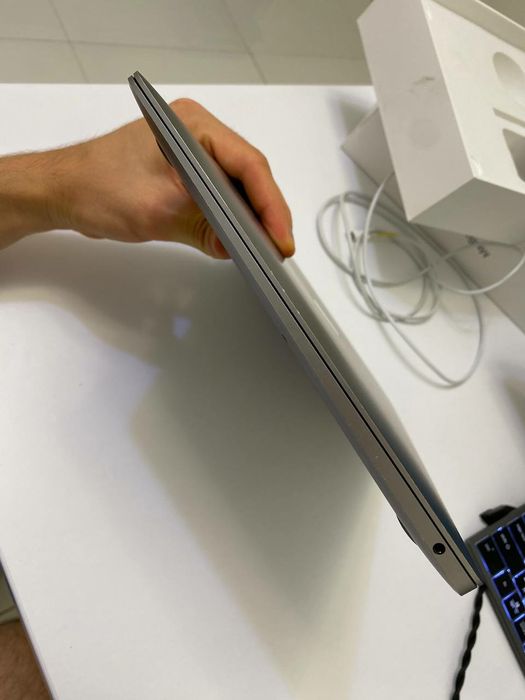 MacBook air 13" 2020