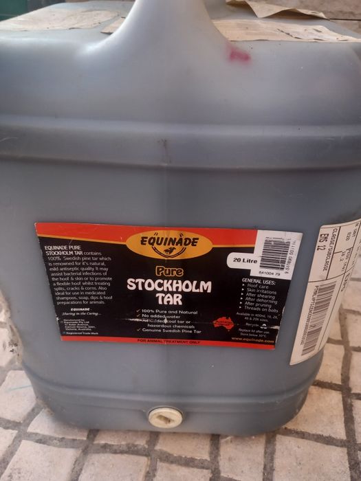 Alcatrão couro dos pés cavalo.