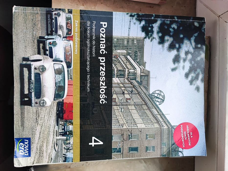 Podręcznik  do historii  poznać przeszłość 4