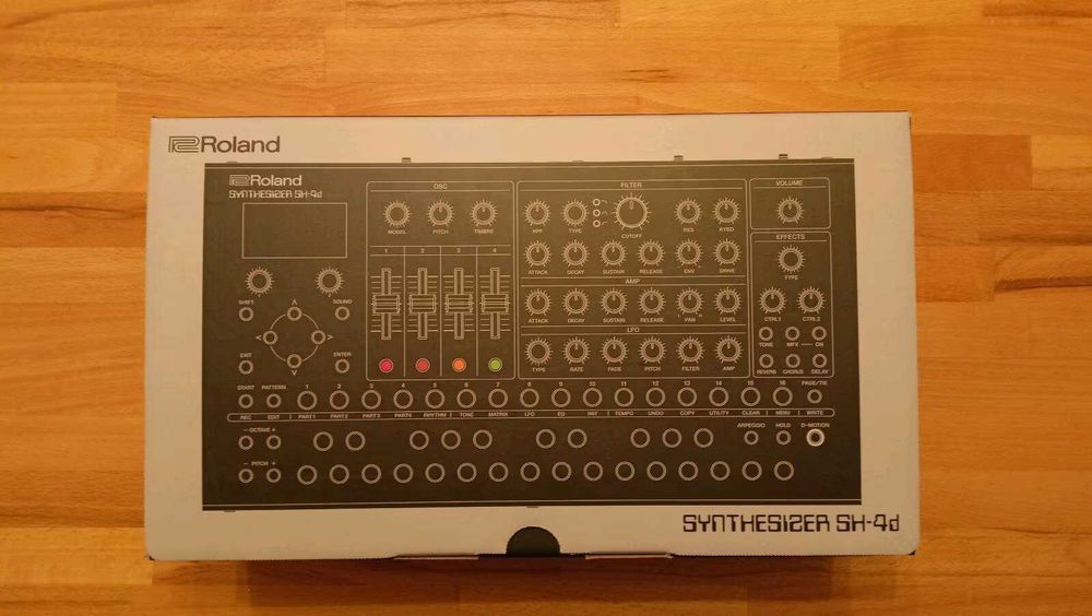 Roland SH-4D - синтезатор, грувбокс