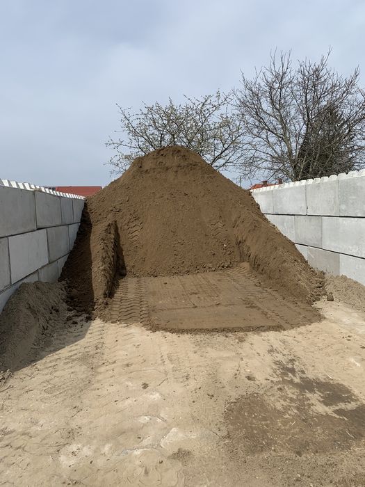 Ziemia humus duża ilość tłuczeń kruszywo