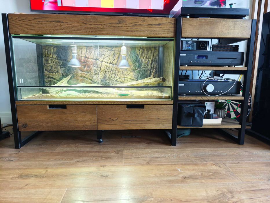 Terrarium plus drewniana komoda
