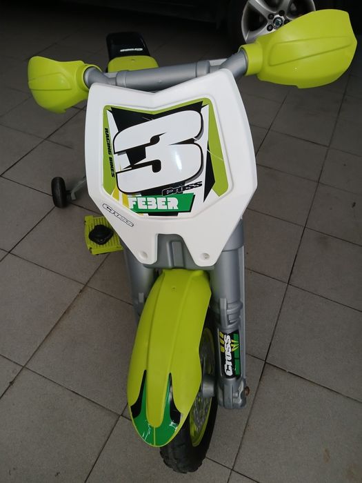 Mota elétrica de criança, bateria em óptimo estado. .