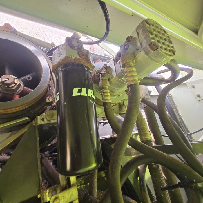 Свіжий claas lexion 460 з жаткою