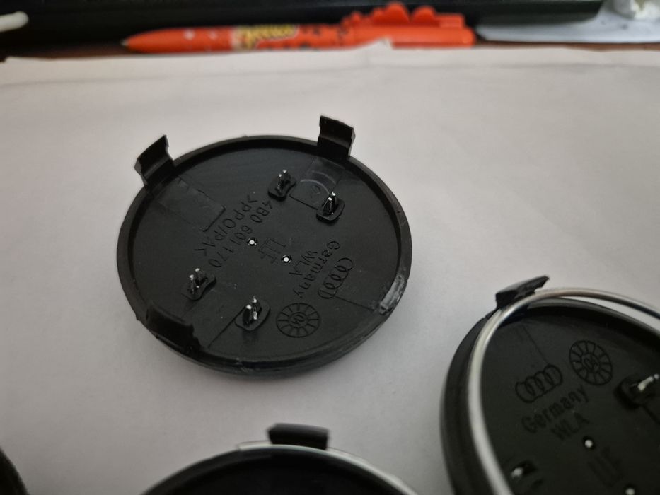 dekielki kołpaki w alu felgi do audi czarne średnica 60/60mm