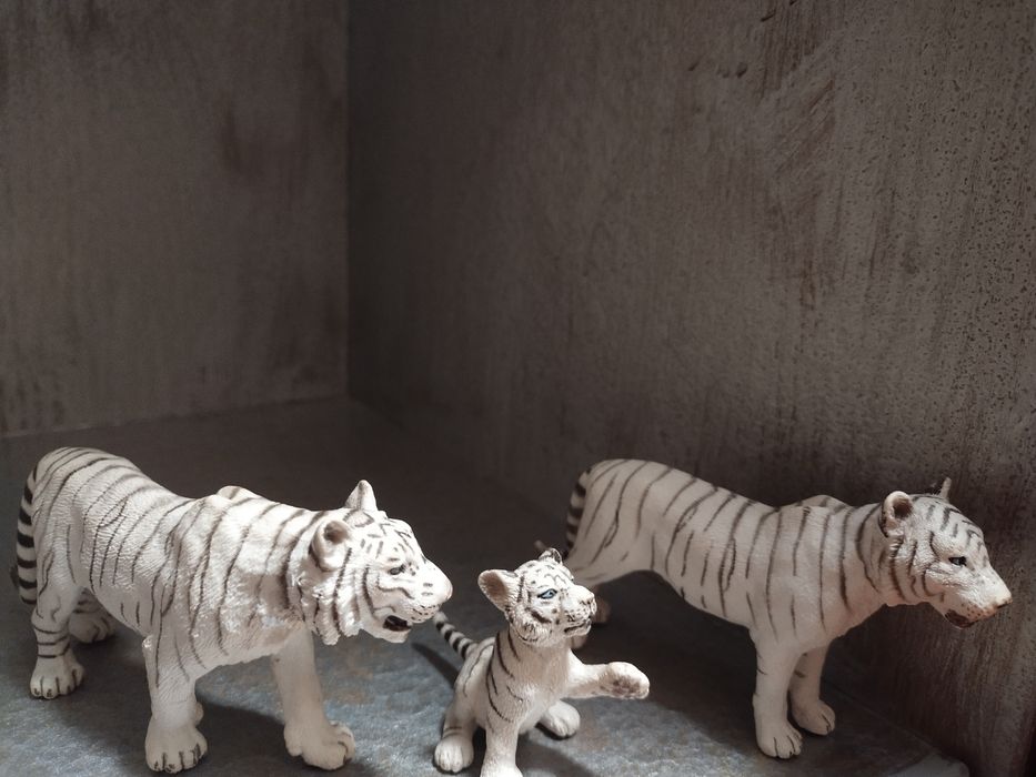 Фігурки тварин,сім'я білих тигрів Schleich