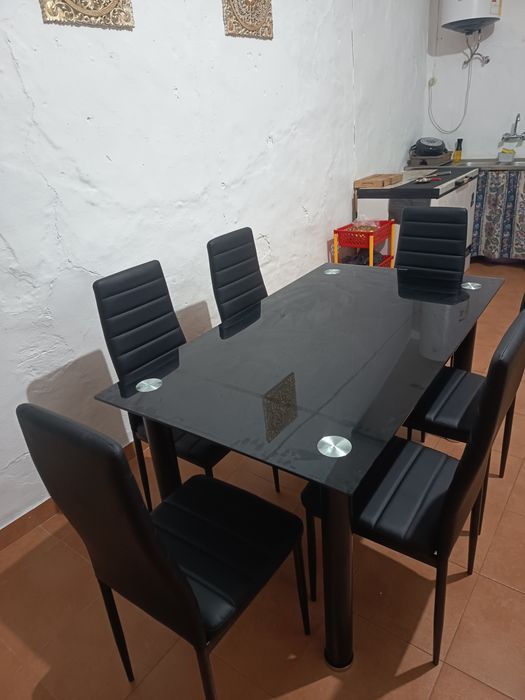 Mesa e 6 cadeiras!