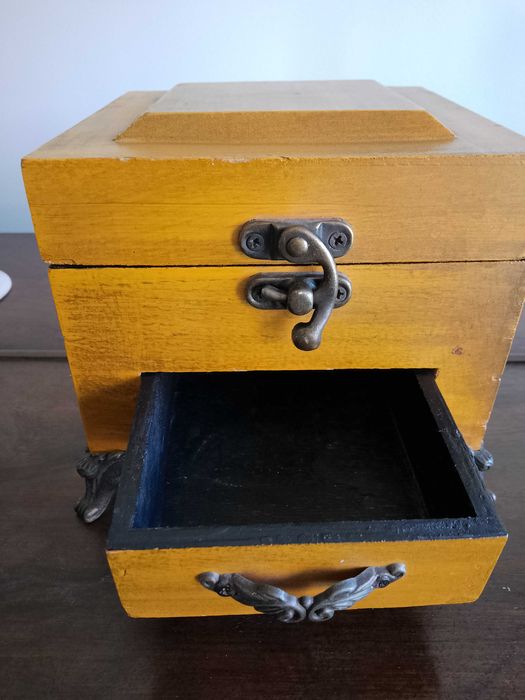 Zegar drewniany,stojący na baterie składany,sprawny 80 lata