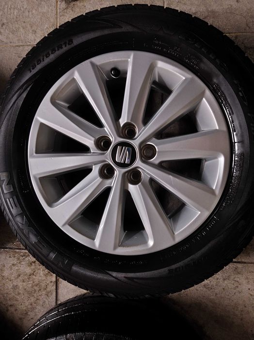 Jantes 15 originais Seat furação 5X100 com pneus