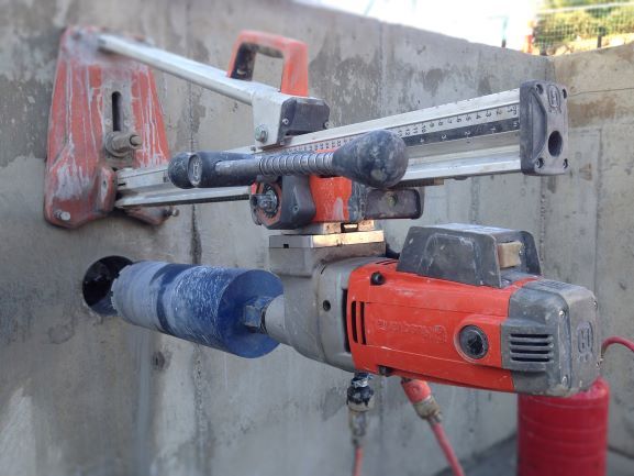 Wiertnica, otwornica, wiercenie, przewierty, otwory w betonie, cegle