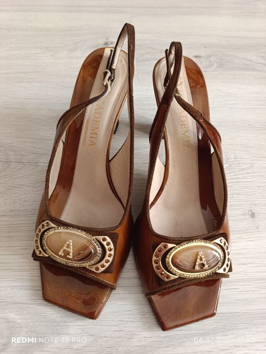 Босоніжки жіночі шкіряні 39рр Італія, Academia