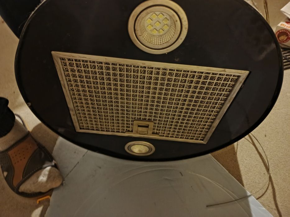 Okap wyspowy uszkodzony