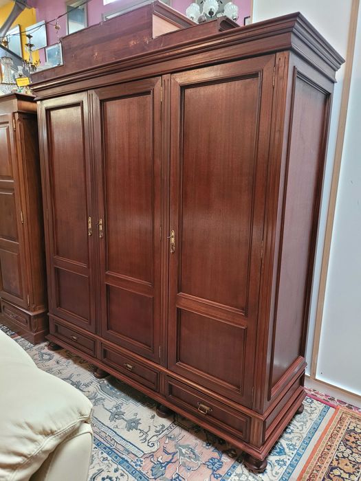 Excelente roupeiro em madeira maciça - óptimo estado geral