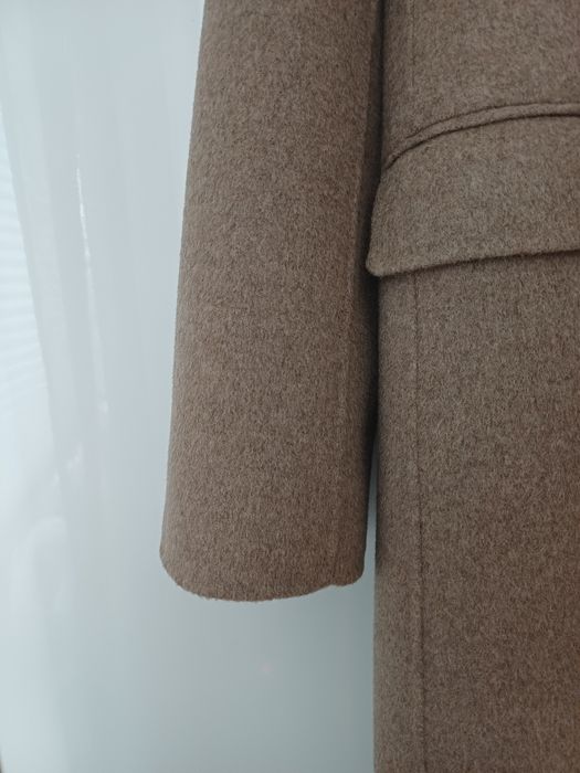 Massimo Dutti wełniany płaszcz brązowy taupe wełna długi midi wiosenny