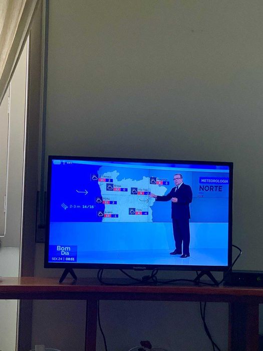 TV Thomson 32” semi nova