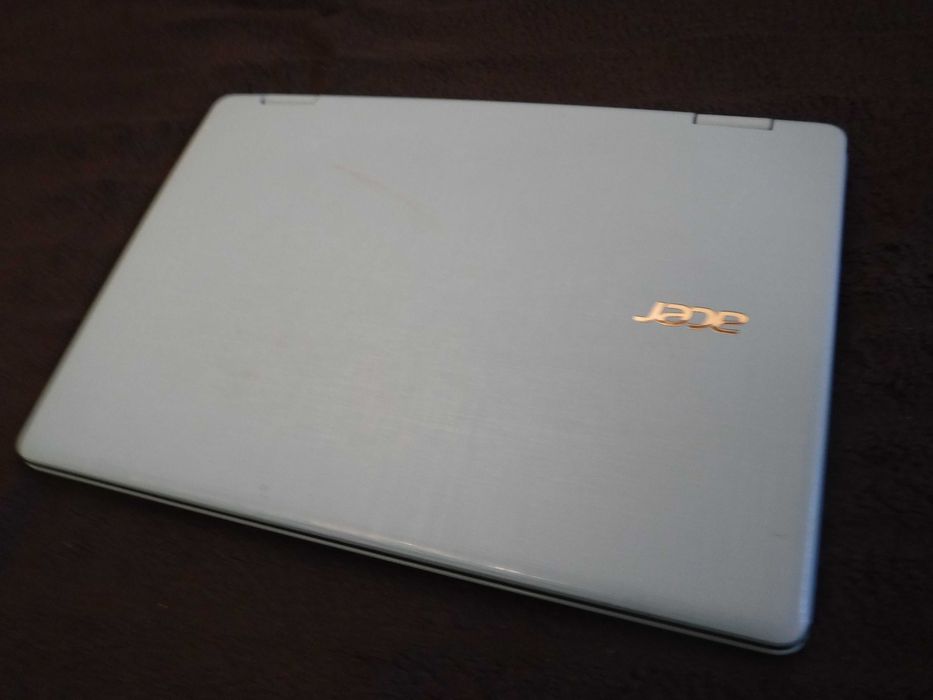 laptop acer spin 1 sp113-31  pozn  - popękany ekran