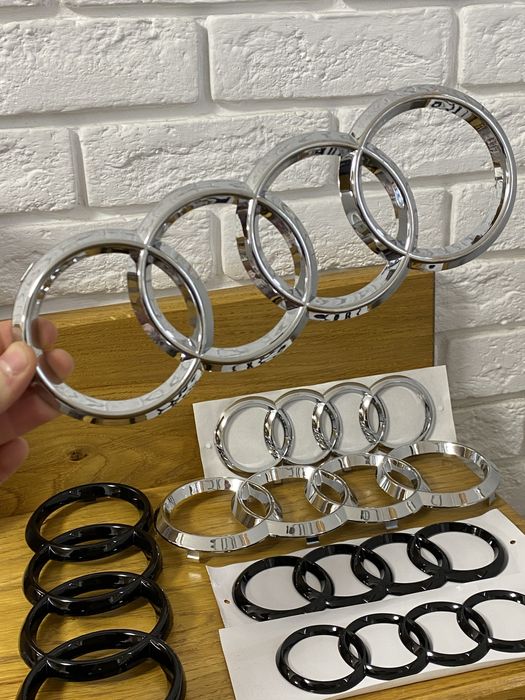 Емблема, значок на решетку радиатора / багажник AUDI, Ауди