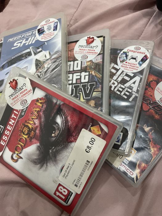 PS3 slim 500G com comando e 5 jogos