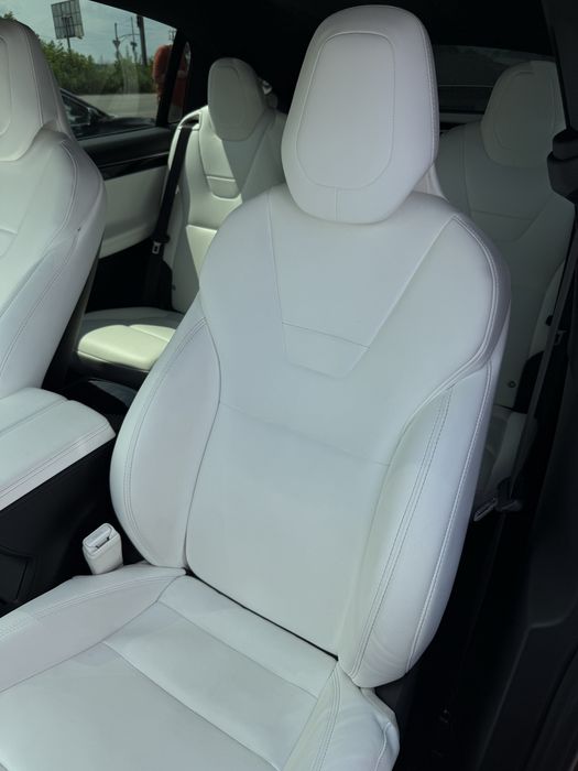 Оренда Tesla model X без застави