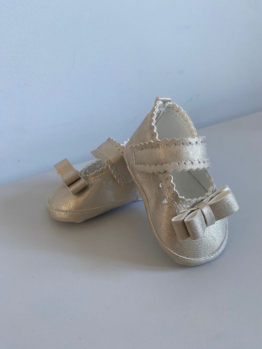 Buciki dziewczęce do chrztu