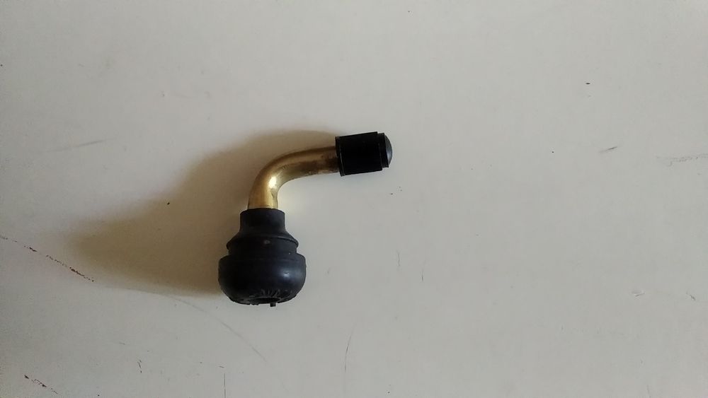 Ниппель вентиль изогнутый pvr70