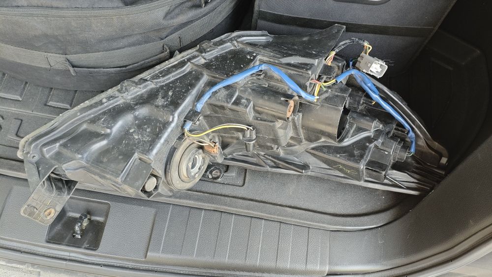 Фара субару аутбэк оригинал