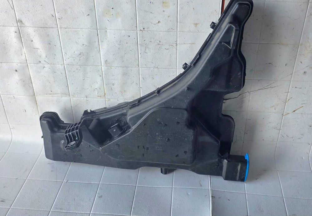 Zbiorniczek spryskiwaczy 8W0955451L Audi A4 B9  8W