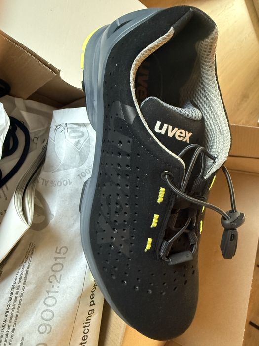 Buty / półbuty robocze UVEX rozm. 43  NOWE