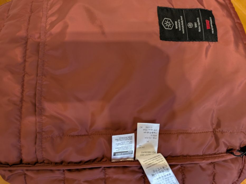 Kurtka "Levi's" rozmiar M, nową, bordo. Pozdrawiam.
