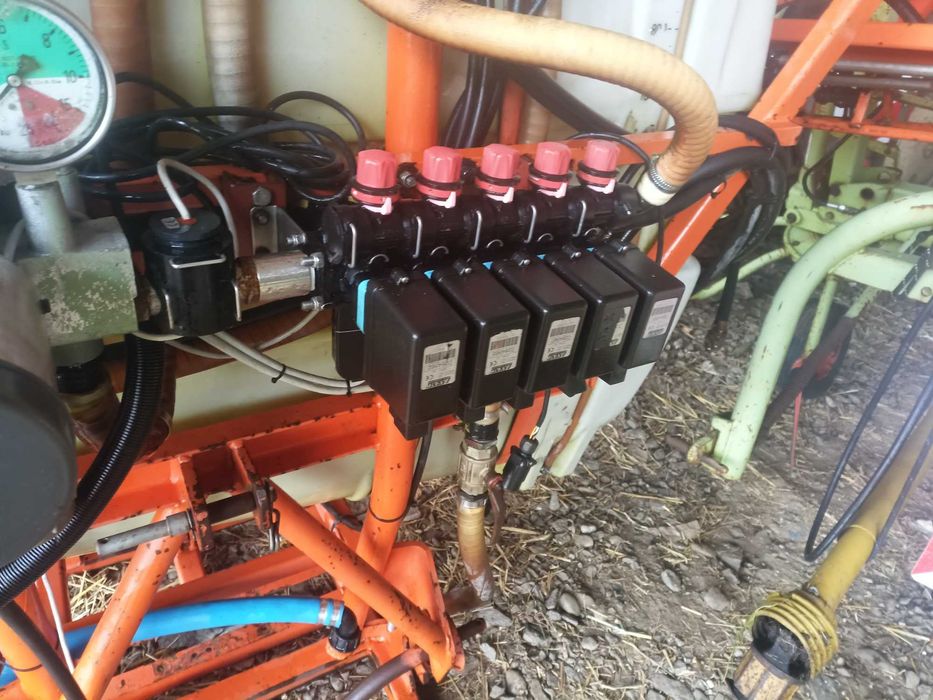 Opryskiwacz douven 18 metrow 1000 litrow z niemiec