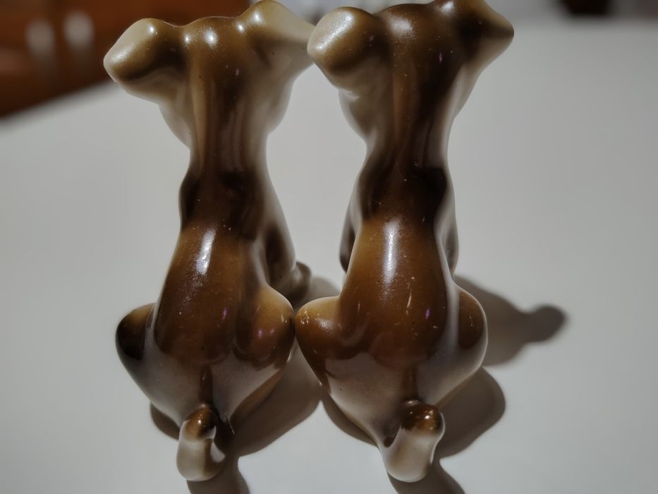 Вінтажні статуетки янтарного кольору, фарфорові (Полонне), з кольорового скла.