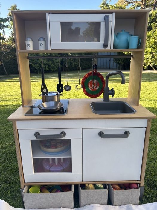 Cozinha de brincar do Ikea Duktig com múltiplos extras