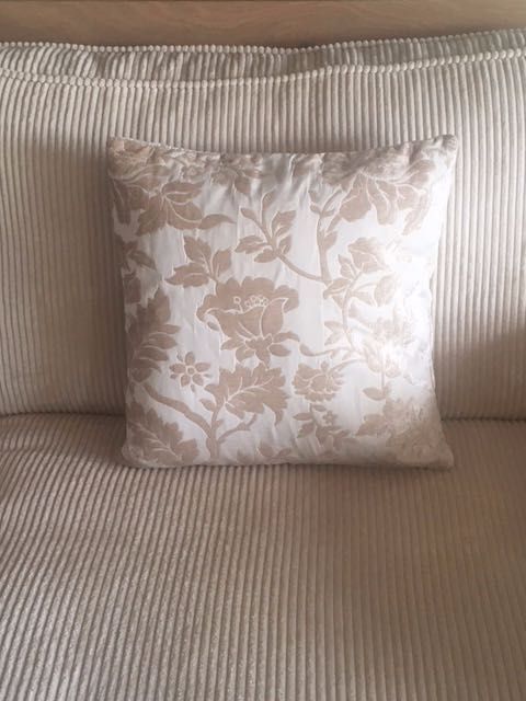 PODUSZKA dekoracyjna WELUR motyw kwiatowy * PIĘKNA ( 48 x 48 cm )