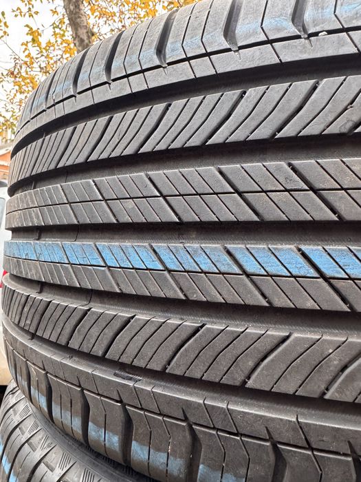 Всесезонні шини 285 45 R22 Michelin