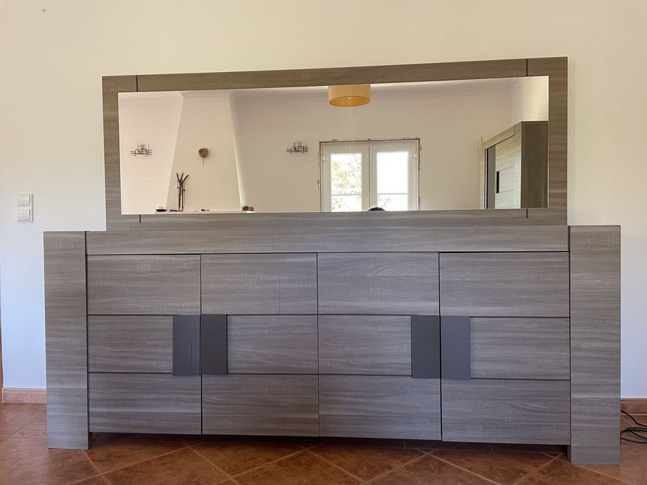 Aparador com espelho