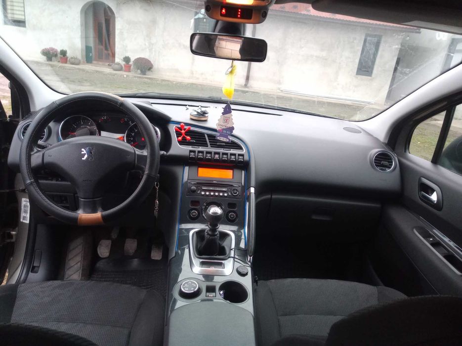 Пежо 3008.            .